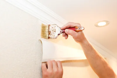 Pose de papier peint à Compreignac — revêtements muraux et toiles de verre
